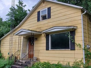 N1614 Madison St, Manchester, WI 53946