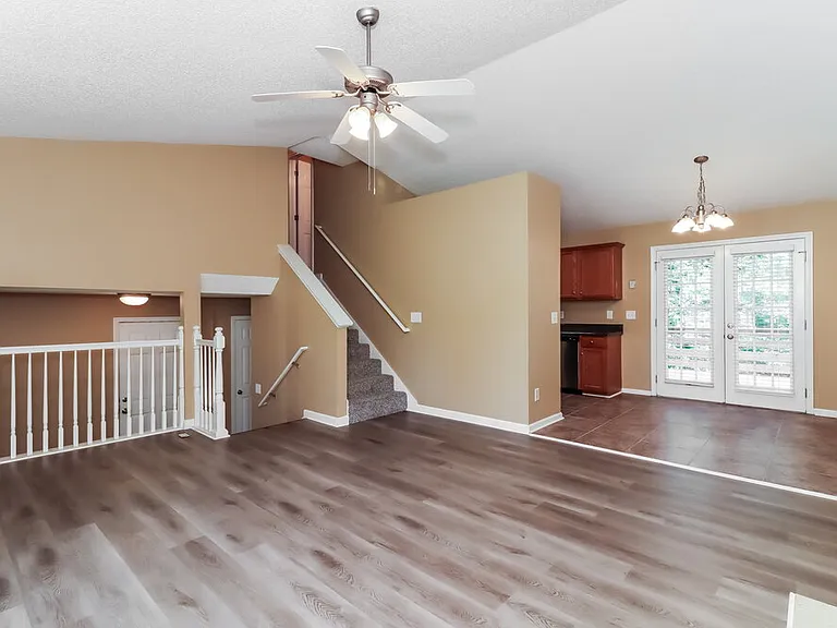 233 Galvin Trl — Photo 8