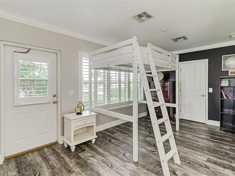 5864 Manchester Dr W — Photo 10