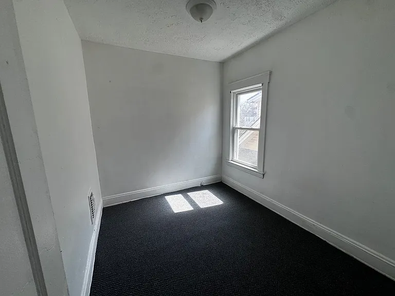 880 Stevenson Rd Cleveland, Oh. 44110 — Photo 11