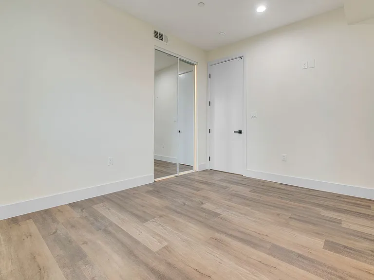 11619 Ayres Ave — Photo 20