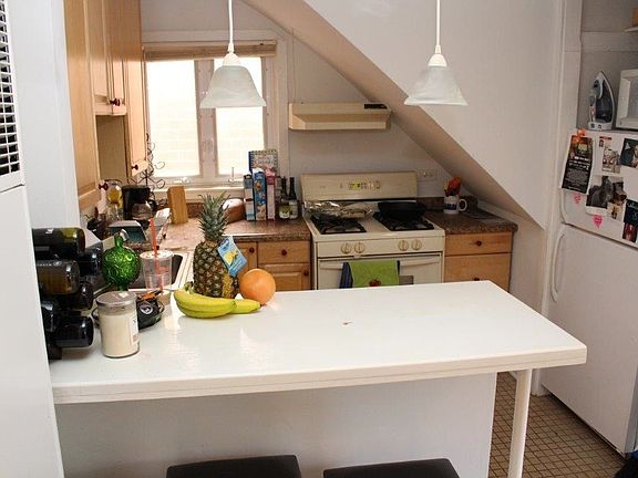2nd image of 3246 N Wilton Ave #1