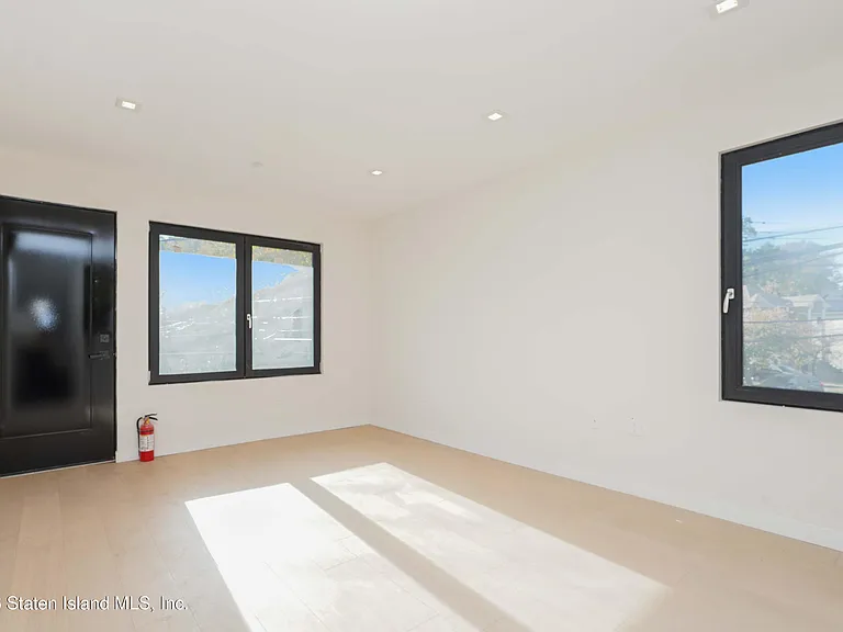 19-23 Foster Rd — Photo 24