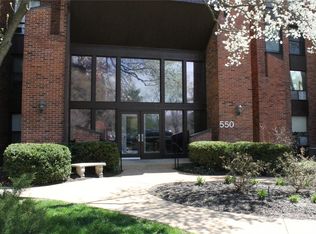550 Coeur De Royale Dr APT 105, Saint Louis, MO 63141