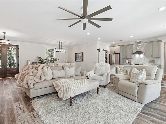 4th image of 1727 Oak Forest Dr NE