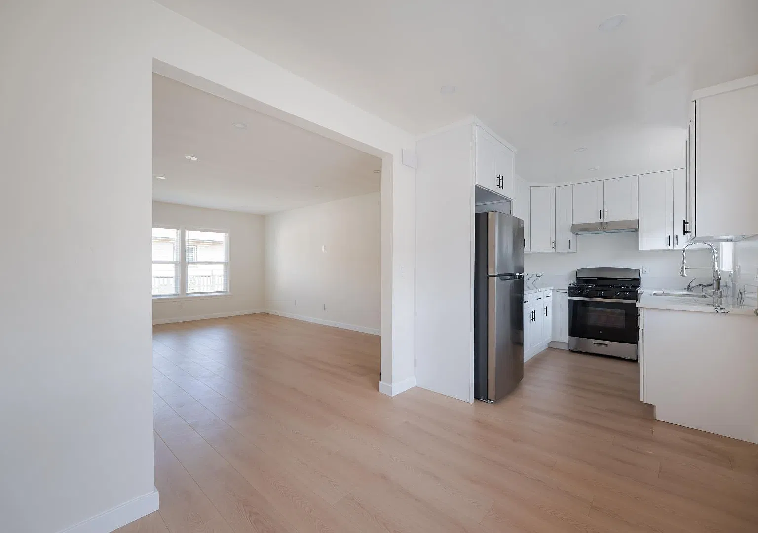 12237 Vanowen St - E — Photo 3