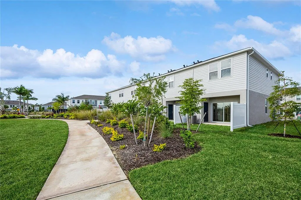 2 bed, 2.5 bath, 1180 sqft, $2,250 — Photo 2