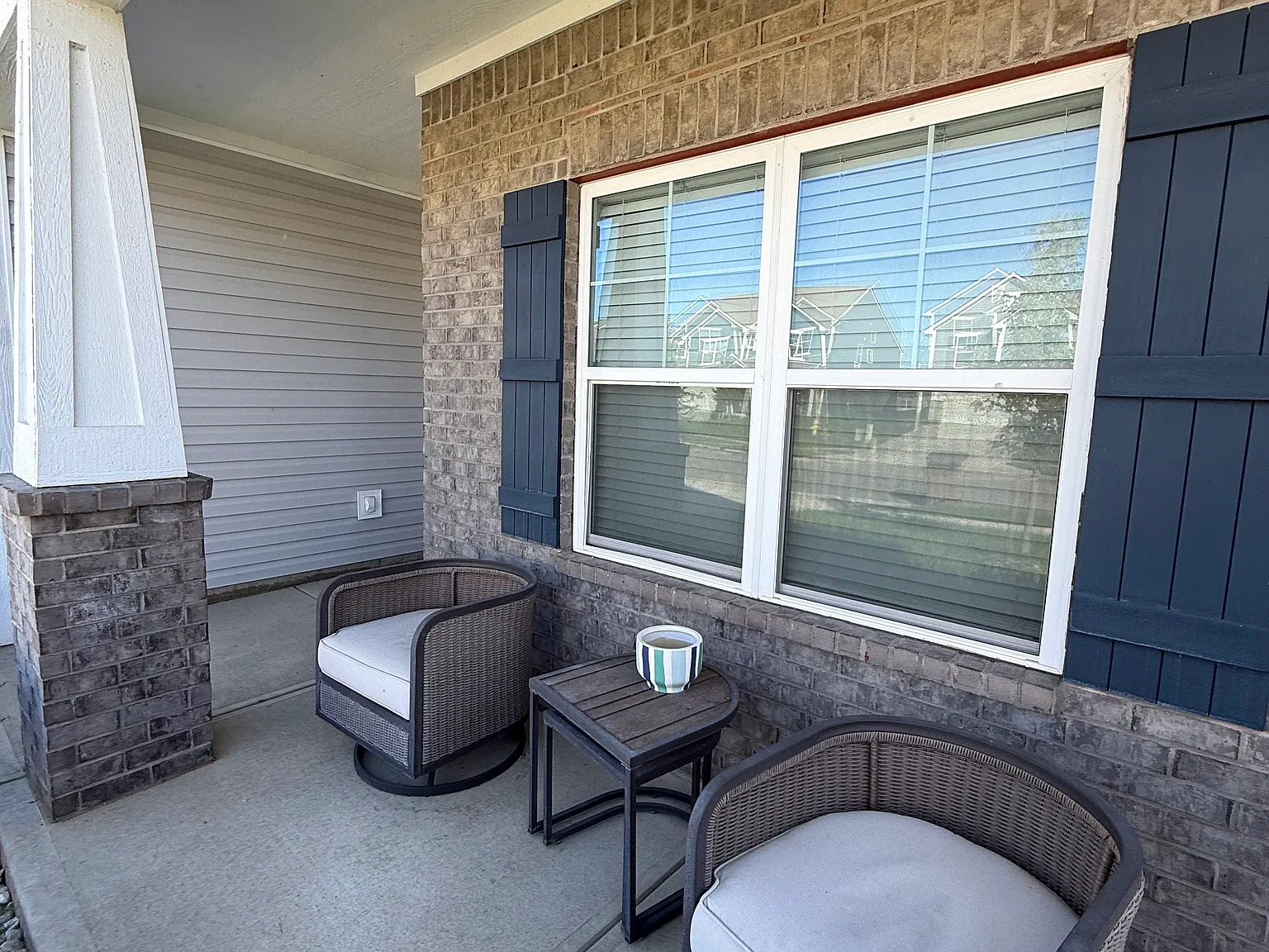 4 bed, 2360 sqft, $2,300 — Photo 3