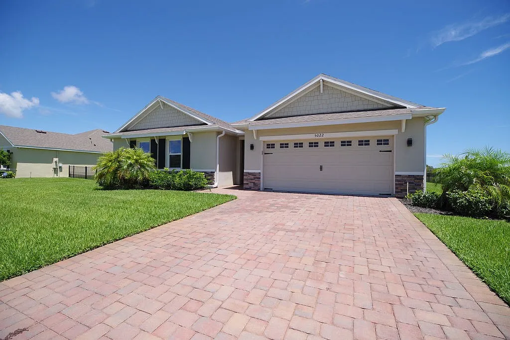 4 bed, 2347 sqft, $2,550 — Photo 2