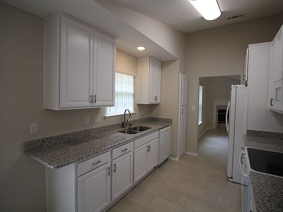 5th image of 392 Mirabelle Dr