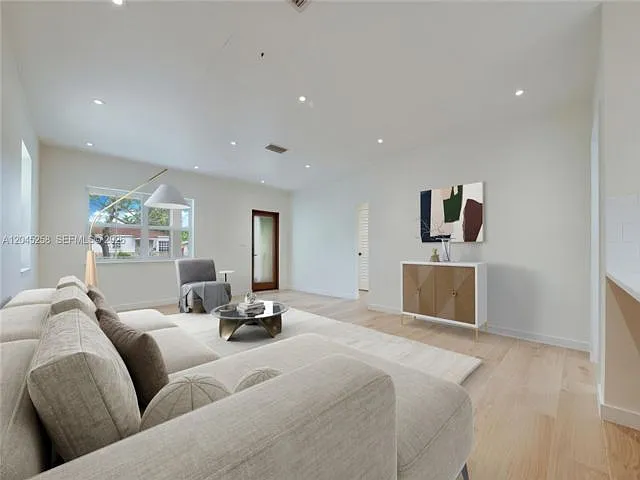 6356 SW 14th St — Photo 13