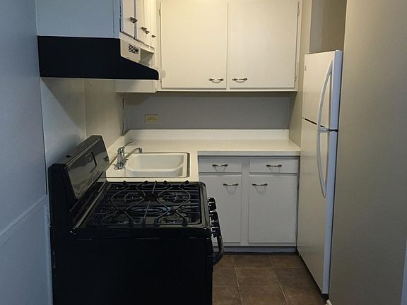 4th image of 2601 Commercial Ave APT 9