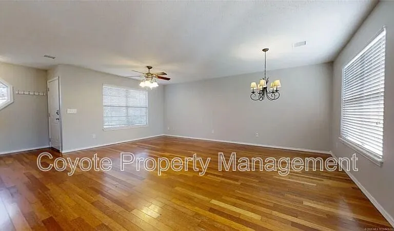 8902 N 149 E — Photo 3