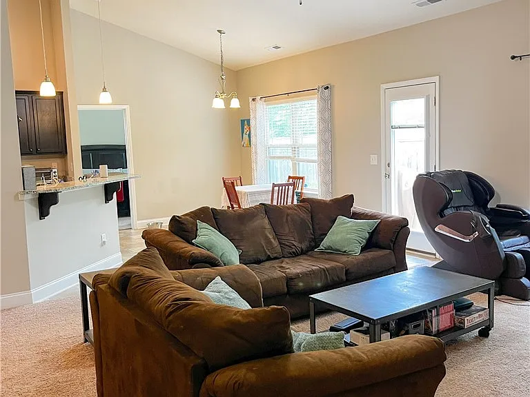 144 Parkside Dr — Photo 8