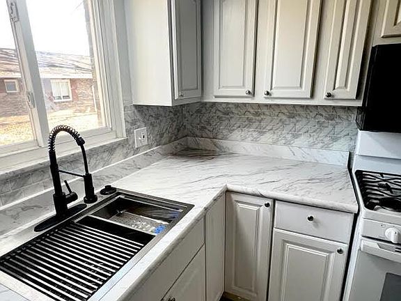 4th image of 2372 Woodbrook Cir N #75