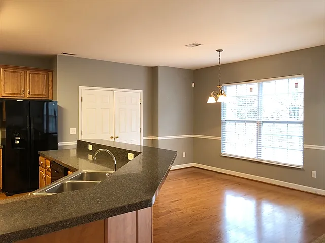 1010 Tanyard Springs Dr — Photo 5