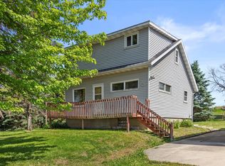 N87W36202 Mapleton St, Oconomowoc, WI 53066