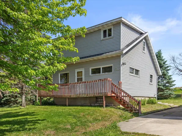 N87W36202 Mapleton St, Oconomowoc, WI 53066