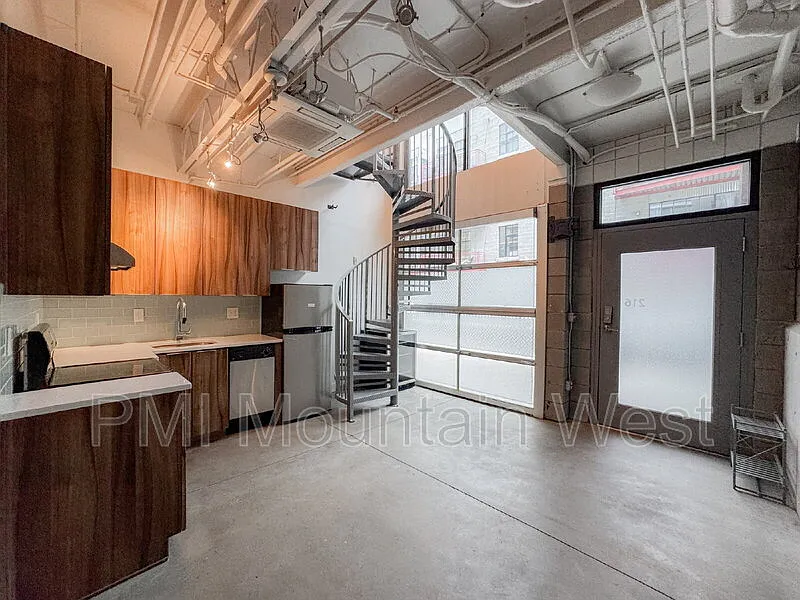 1 bed, 1.0 bath, 348 sqft, $1,395 — Photo 2