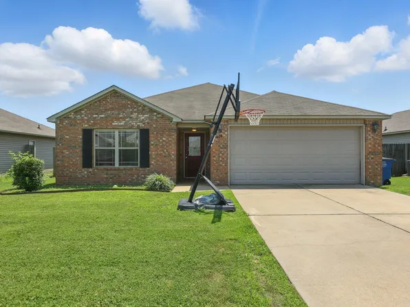 1009 Anemone Dr, N Little Rock, AR 72117