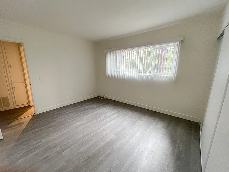 405 N Marengo Ave — Photo 17