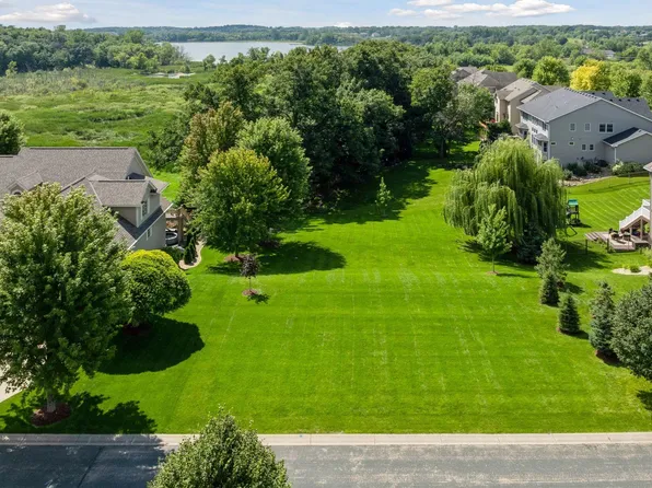2195 Gallery Ct, Victoria, MN 55386
