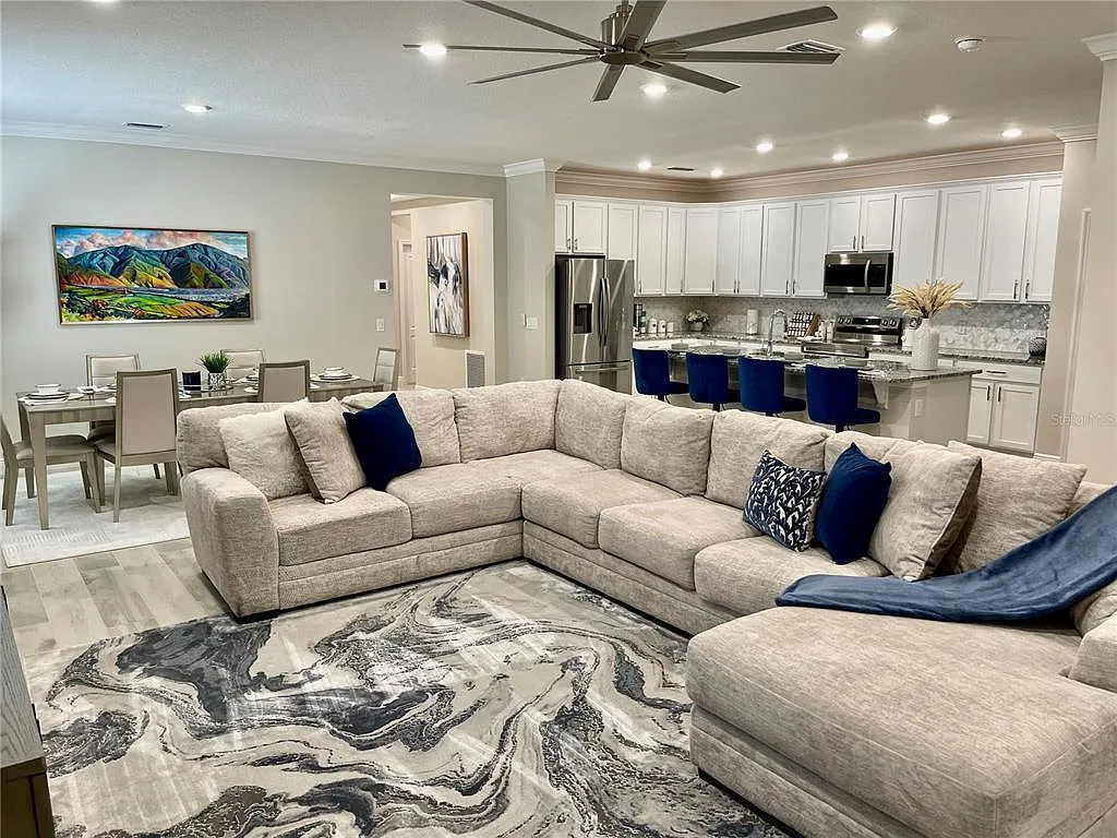 4 bed, 2.0 bath, 2152 sqft, $4,300 — Photo 4