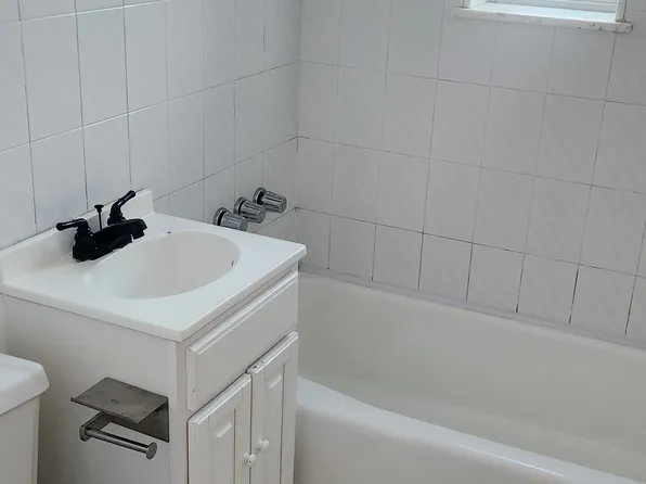 176 Fairview Avenue image 1 of 11