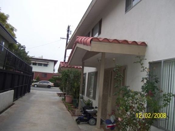 2nd image of 685 Temple Ave APT 4