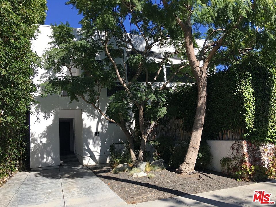 1st image of 2422 Walnut Ave #2424
