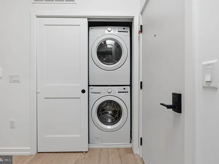 203 S 13th St #4B — Photo 10