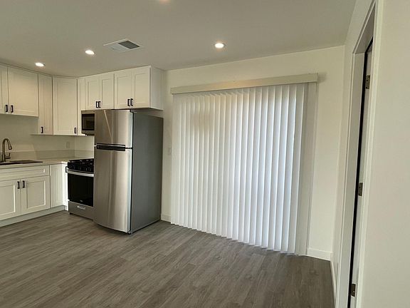 4th image of 4159 Clairemont Dr