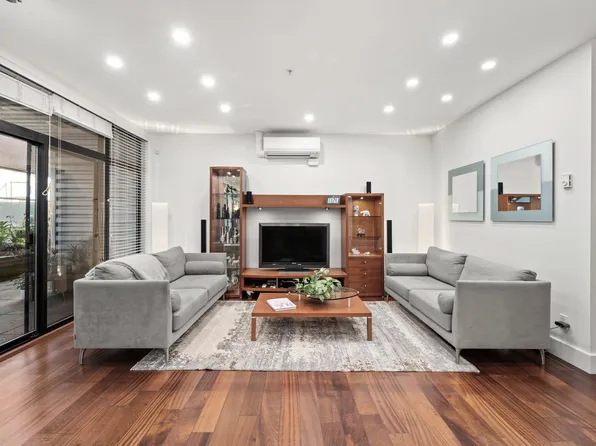 1750 W 2nd Ave #202, Vancouver, BC V6J 1H6