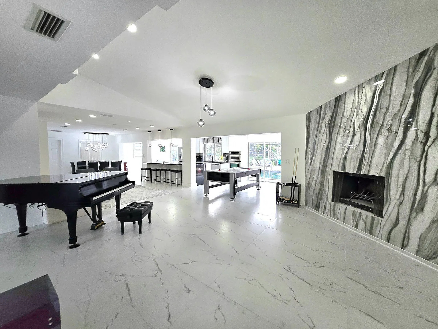 5 bed, 5.5 bath, 3400 sqft, $13,000 — Photo 4