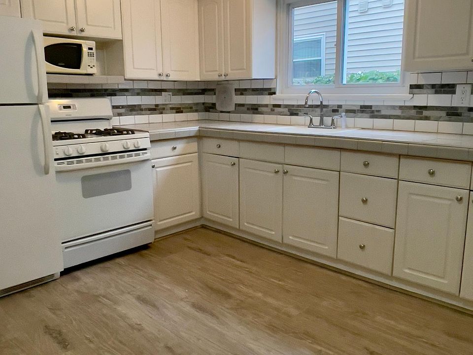 1st image of 36 Furness Pl #2