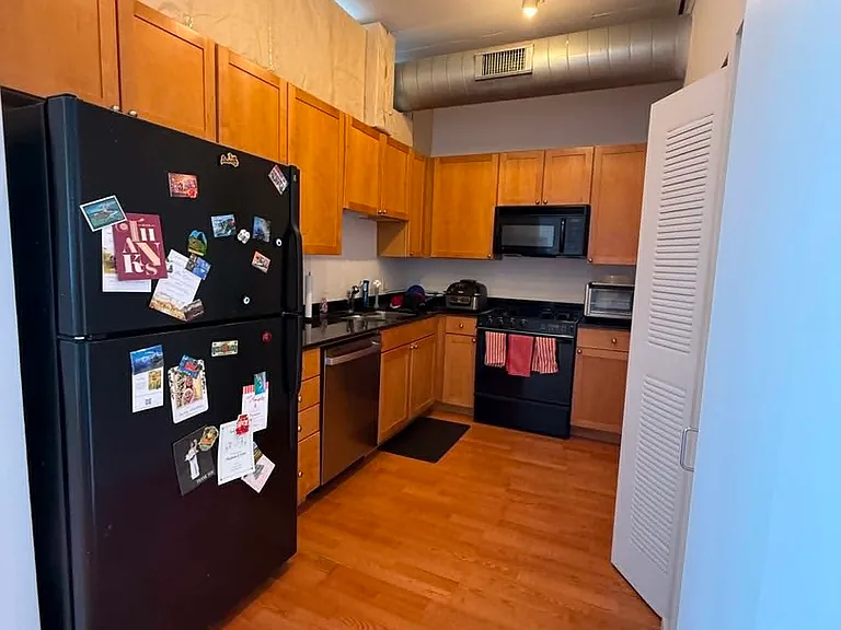 1000 N Kingsbury St #707 — Photo 3