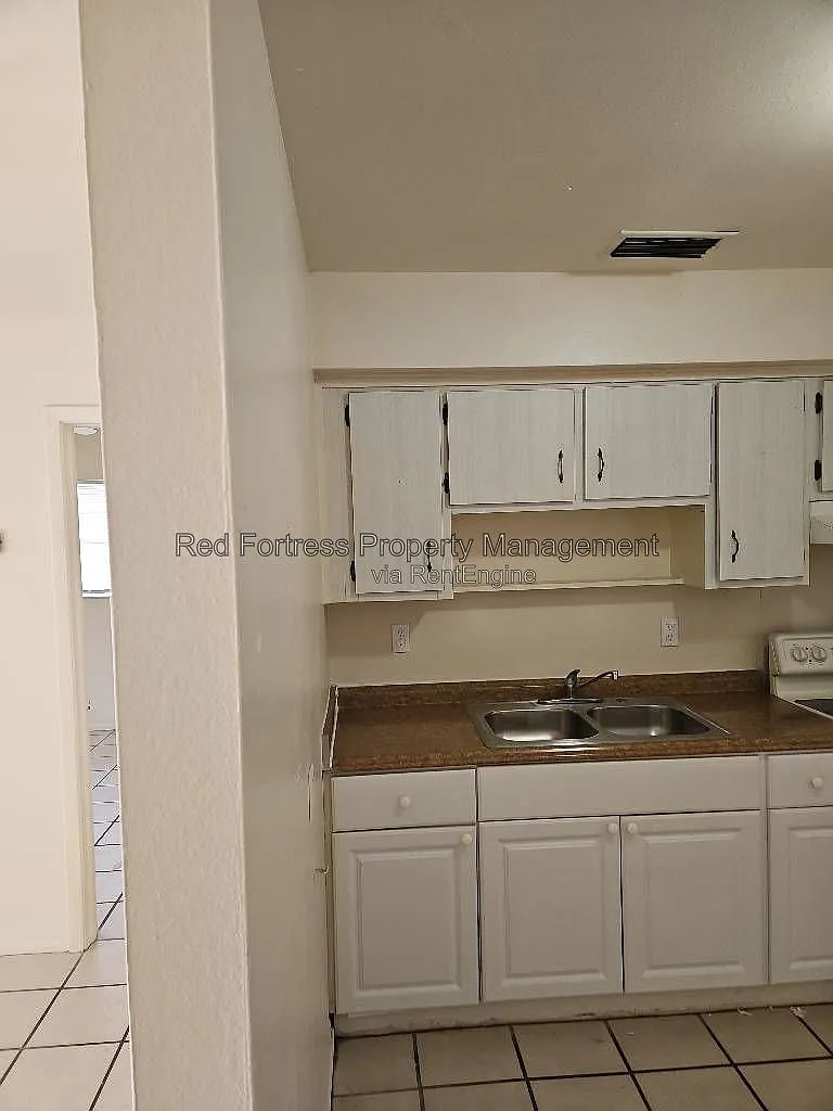 1 bed, 1.0 bath, 560 sqft, $989 — Photo 3