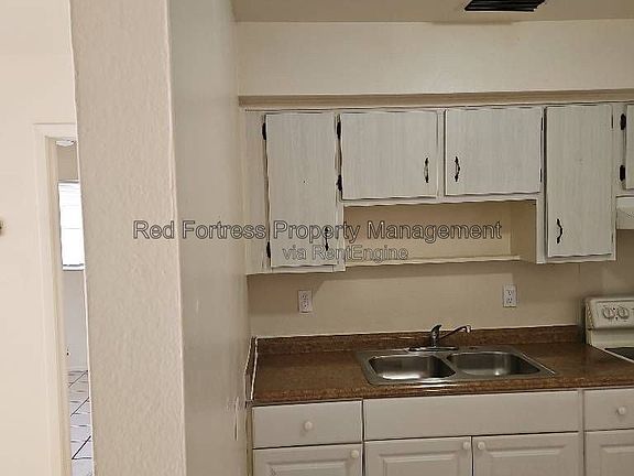 3rd image of 3816 Desoto Ave