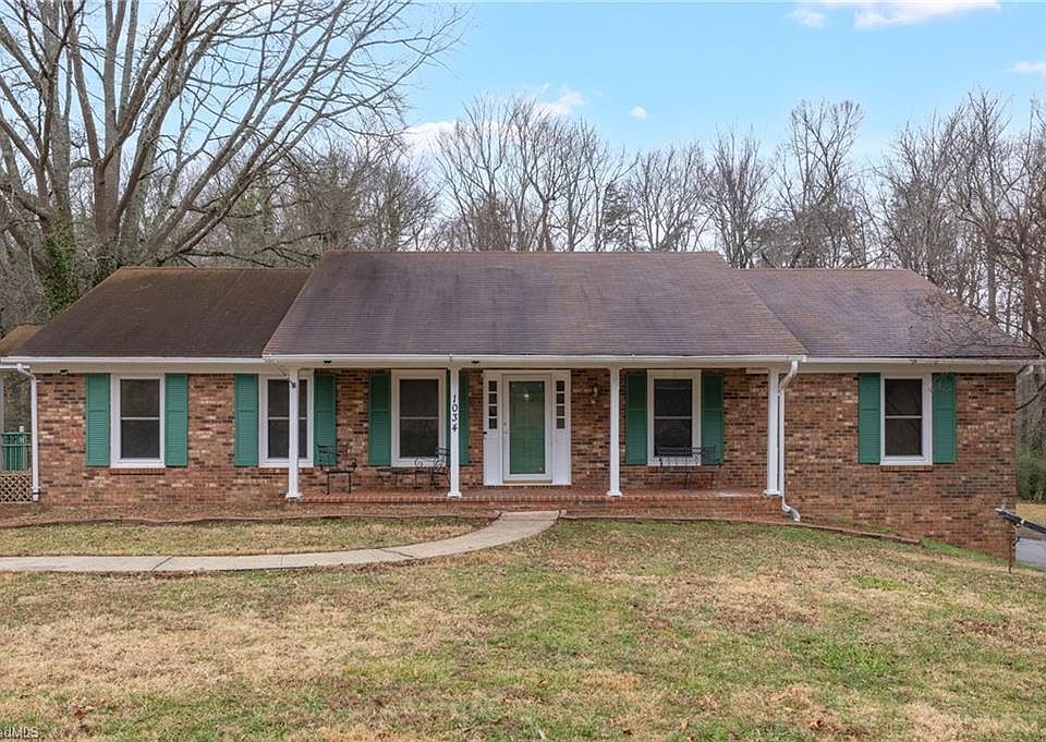 1st image of 1034 Pine Knolls Rd
