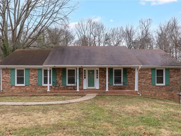 1034 Pine Knolls Rd, Kernersville, NC 27284