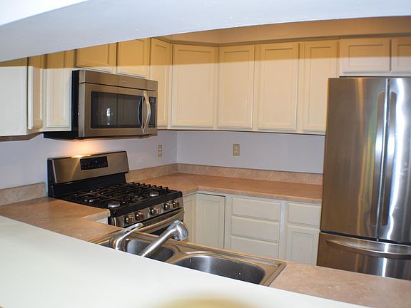 4th image of 6092 Netherton St