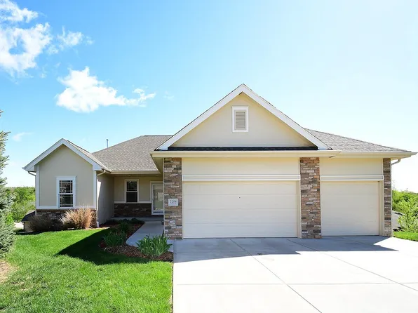 2206 Lola Cir, Bellevue, NE 68147