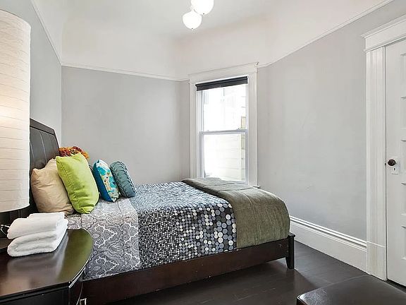5th image of 1837 Larkin St #1