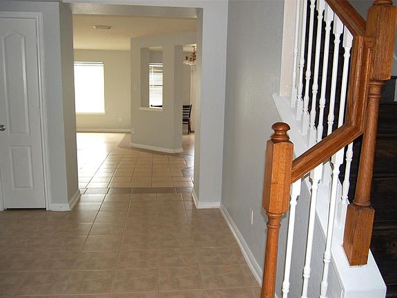 2nd image of 1127 Concord Pl