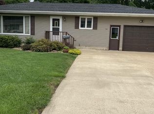 410 N Maple St, Sumner, IA 50674