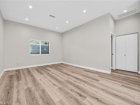 5th image of 9998 1/2 Louise Ave