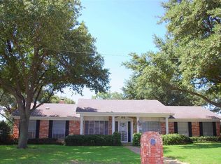 668 Lewis Dr, Hurst, TX 76054