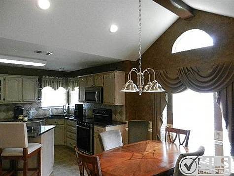 5th image of 1702 La Fontaine Ln