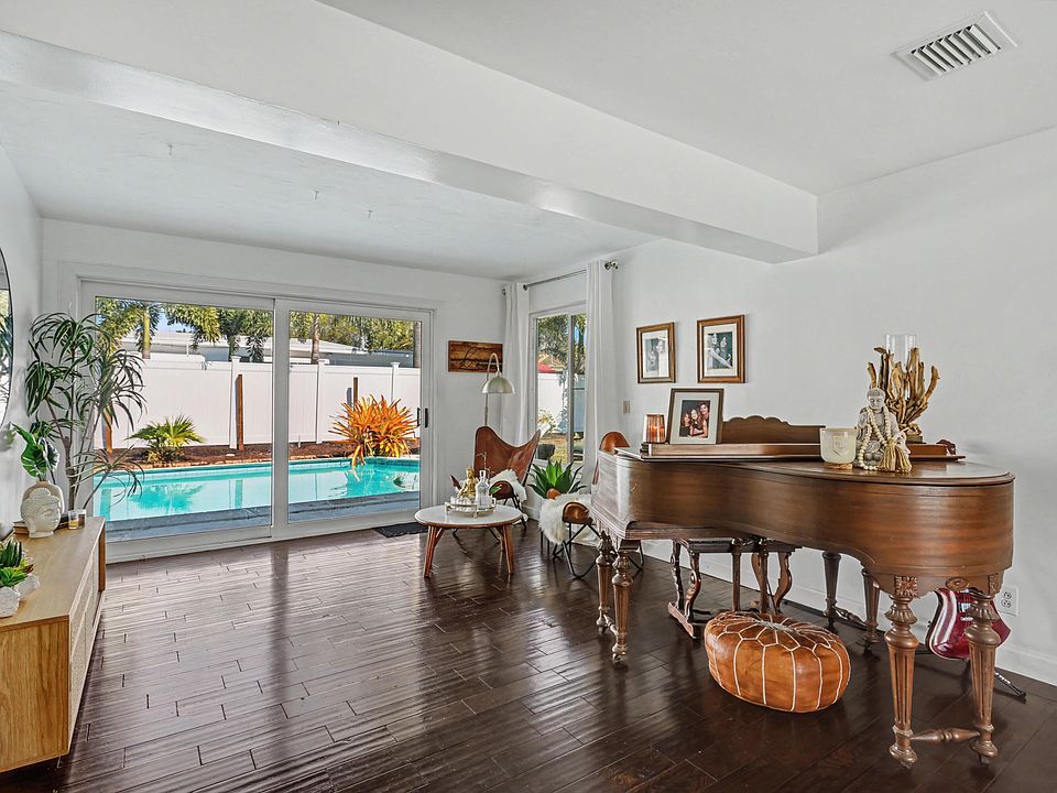 1st image of 355 NE 23rd Way