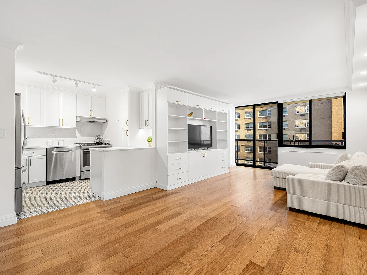 510 East 80th Street — Photo 2